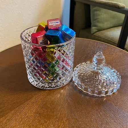 J22 - Fullhouse - - Fussgängerzone - Netflix Apartment Eisenach