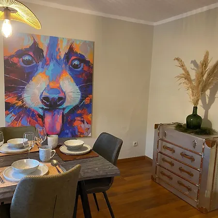 J22 - Fullhouse - - Fussgaengerzone - Netflix Apartman