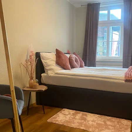 J22 - Fullhouse - - Fussgaengerzone - Netflix Apartment Eisenach