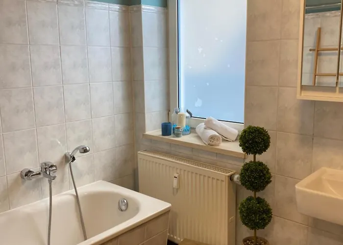 J22 - Fullhouse - - Fussgaengerzone - Netflix Appartement