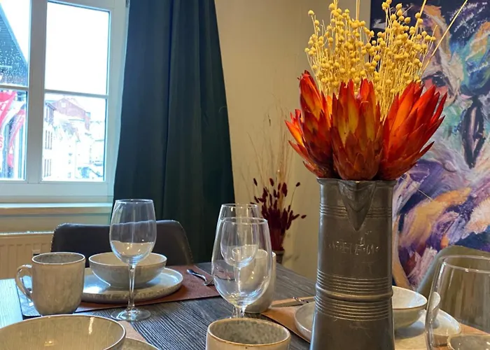 J22 - Fullhouse - - Fussgaengerzone - Netflix Appartement